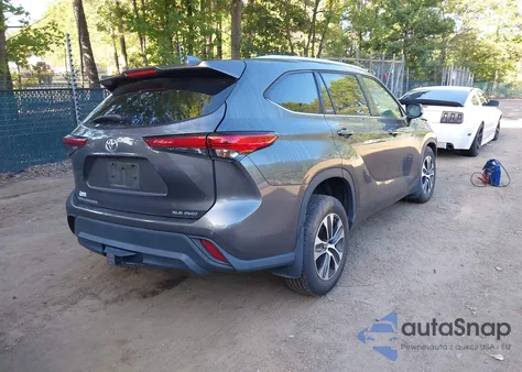 2021 Toyota Highlander Xle z USA, uszkodzony, nr VIN 5TDGZRBH5MS559168